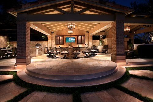 Fall is a Great Season for an Outdoor Kitchen Project