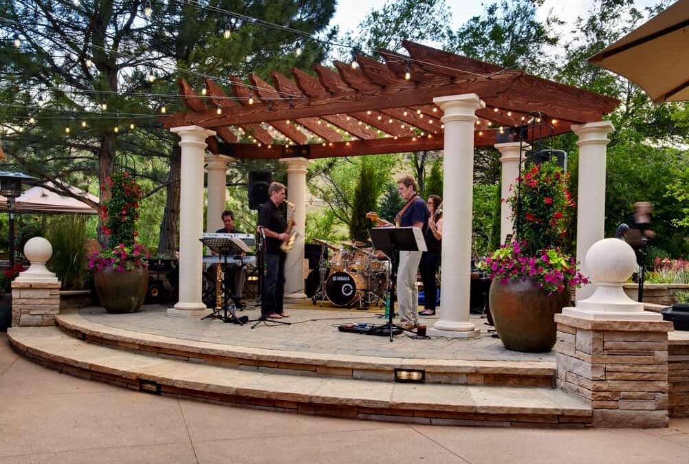 The Briarwood Inn Patio & Pagoda