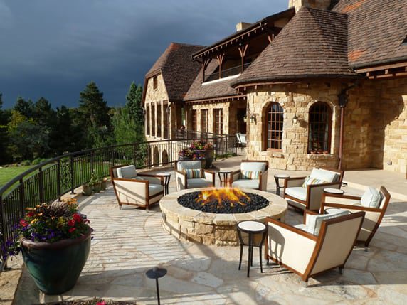 Cozy Outdoor Rooms to Enjoy Autumn