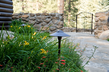Inviting Front Yard Structures for a Welcoming Spring