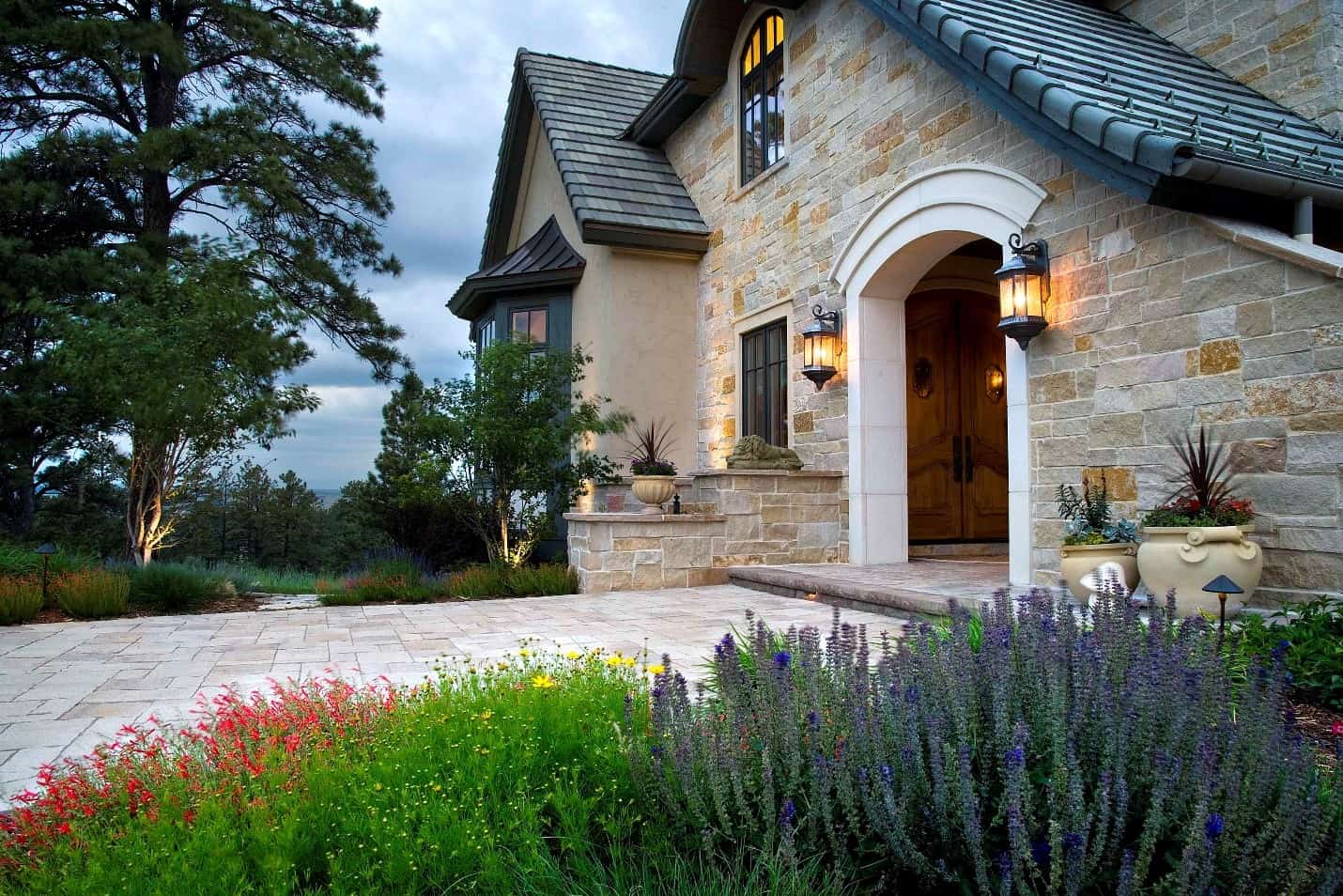 outdoor lighting features