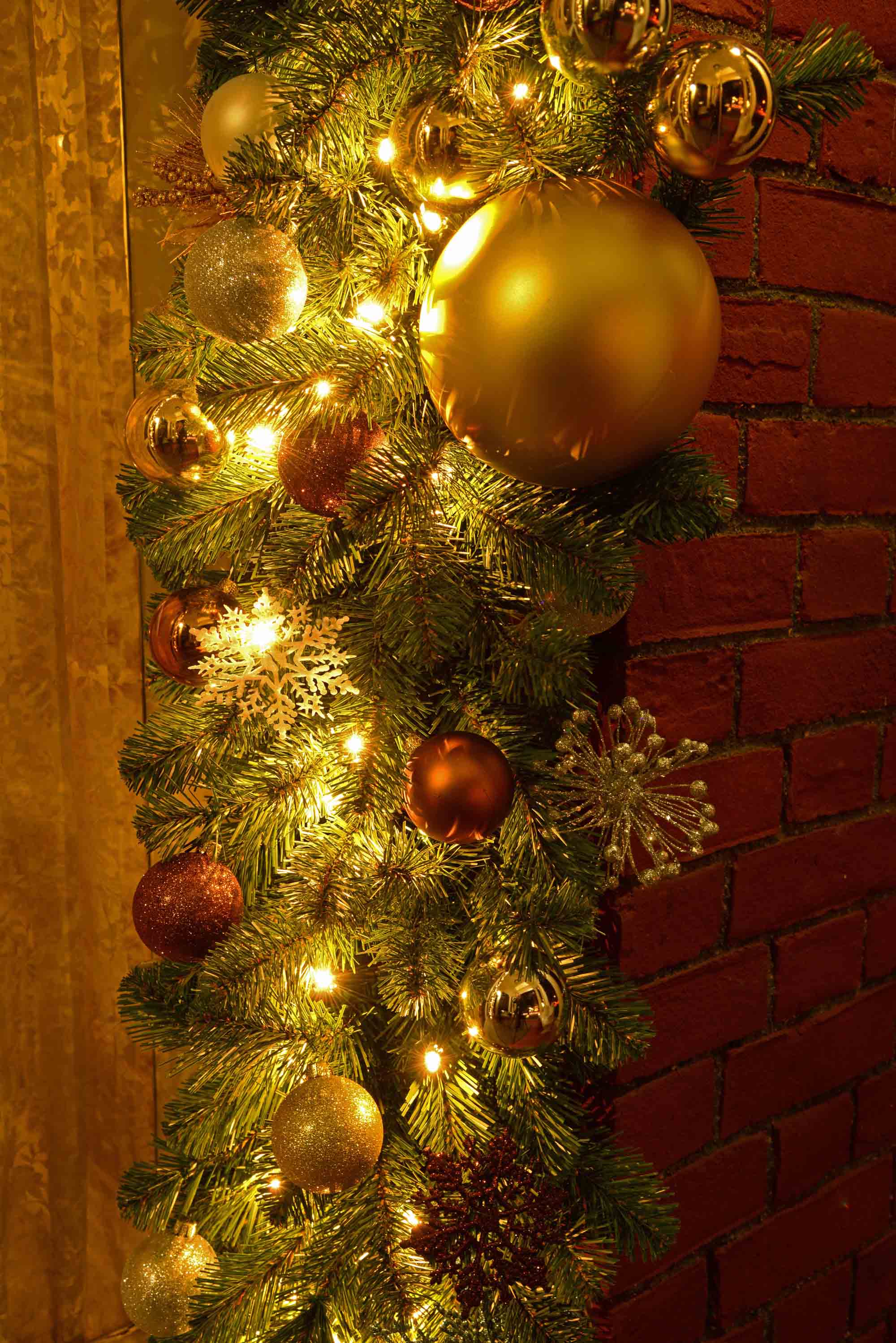 Colorado Governor's Mansion grounds decorated with holiday lighting