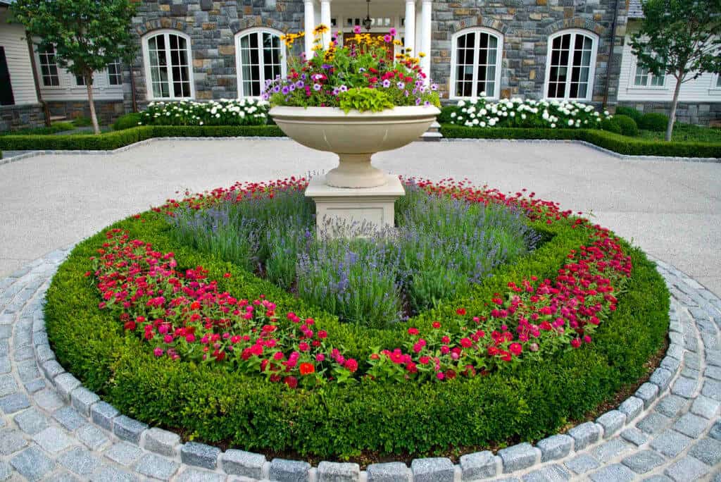 circular driveway centerpiece